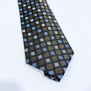 DISTINCTION Green tie with patterns